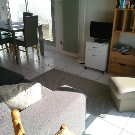 A Royan, Proche Plage, 2 Et Balcon - Fr-1-494-75 Royan