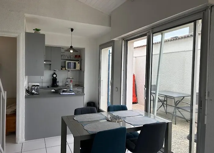 à Royan, Vue Mer, Proche Du Chay - Fr-1-494-75